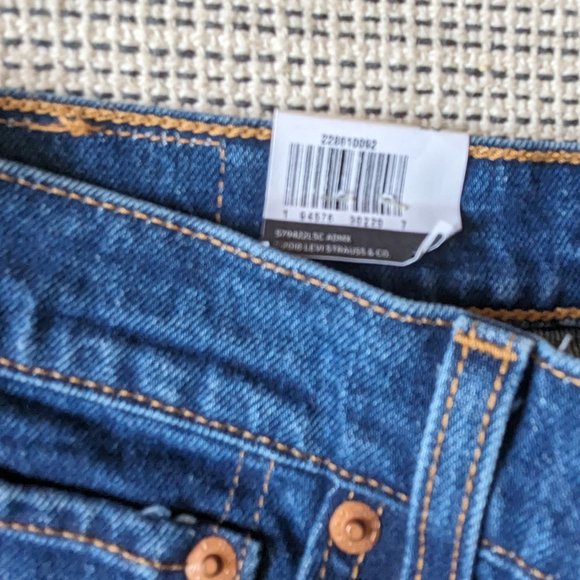 Levi's Wedgie Fit Jeans Slim Straight Tapered Leg Size 26 Medium Dark Wash - Picture 6 of 8